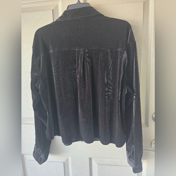 Old Navy Velvety Cropped Shirt Sz Large Black Women Long Sleeves Pockets Grunge - Picture 11 of 11